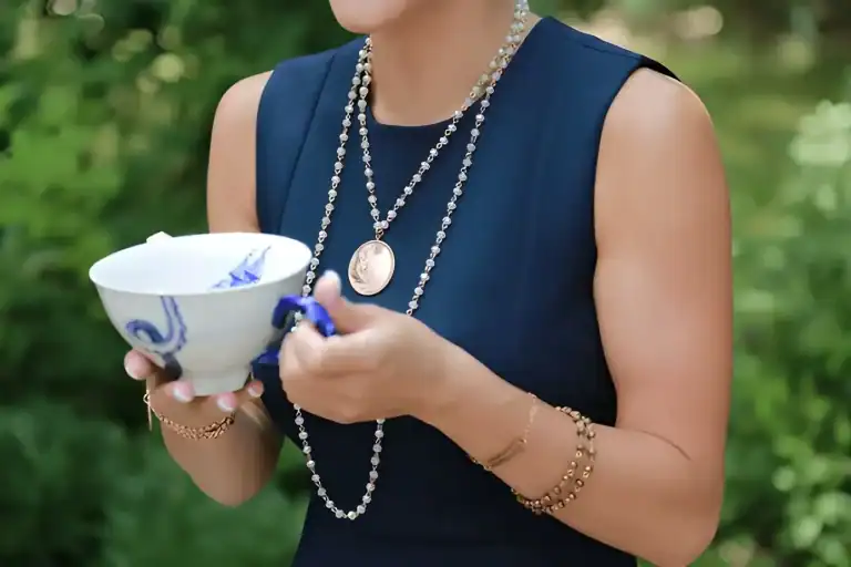 What Jewelry Goes with a Navy Blue Dress: The Complete Styling Guide